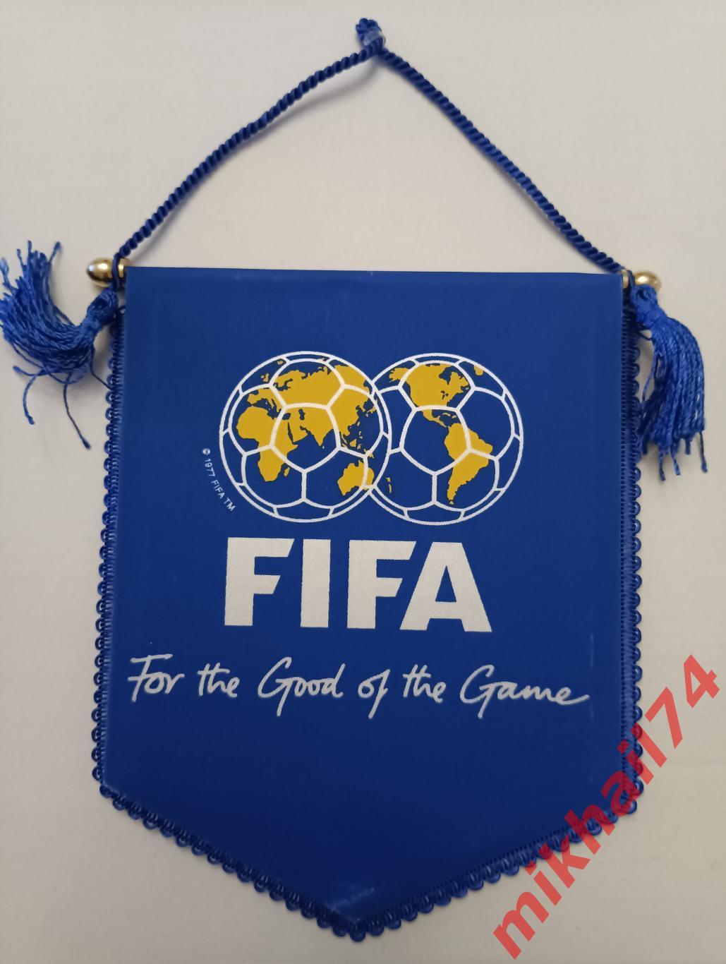 Вымпел. ФИФА / FIFA. (10,5*13 см).Стальная спица.