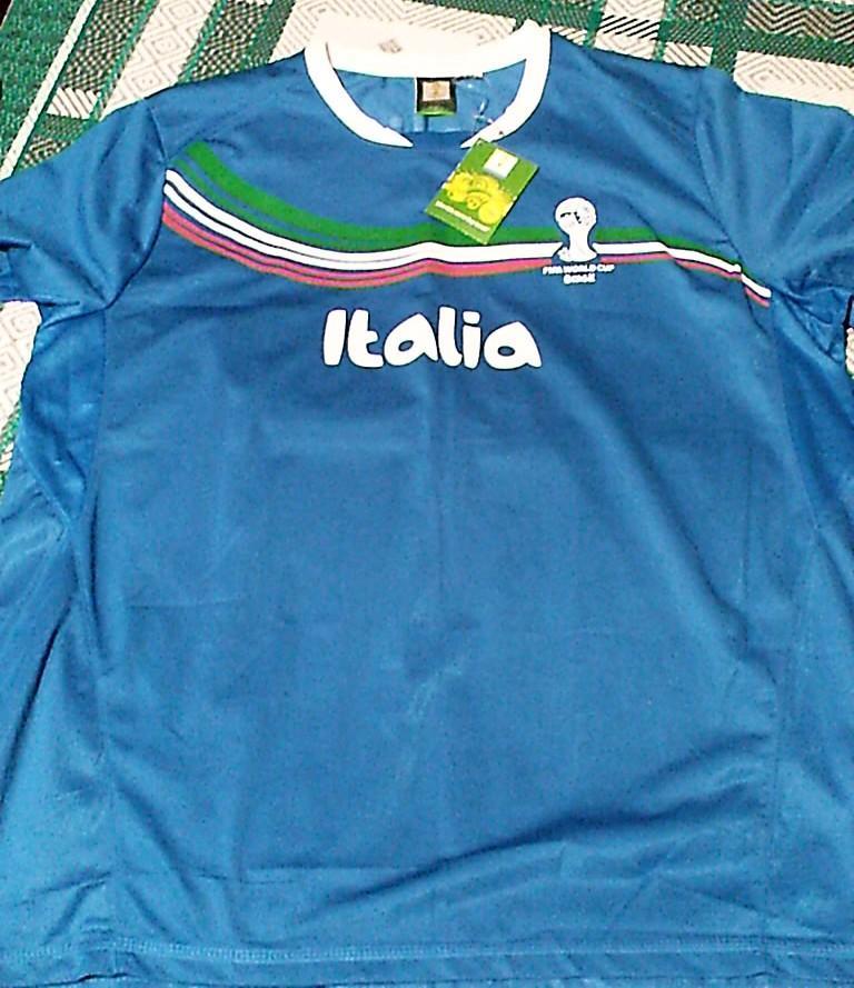 Футболка футбольной сборной Италии на Чемпионате мира 2014 в Бразилии