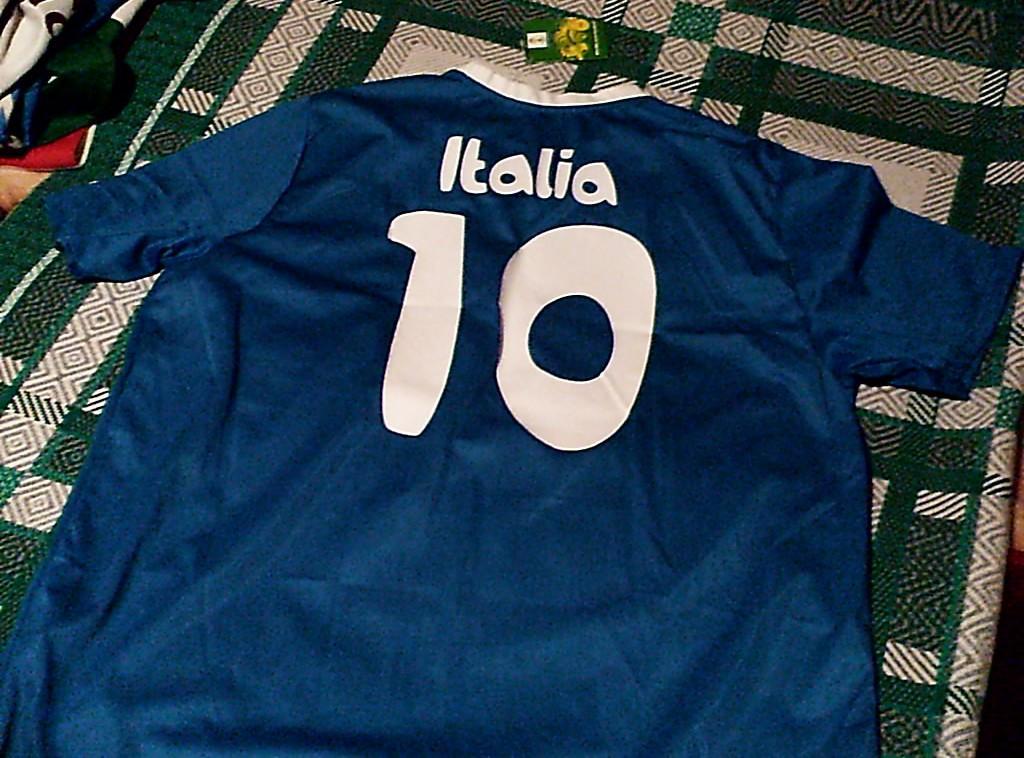 Футболка футбольной сборной Италии на Чемпионате мира 2014 в Бразилии 3
