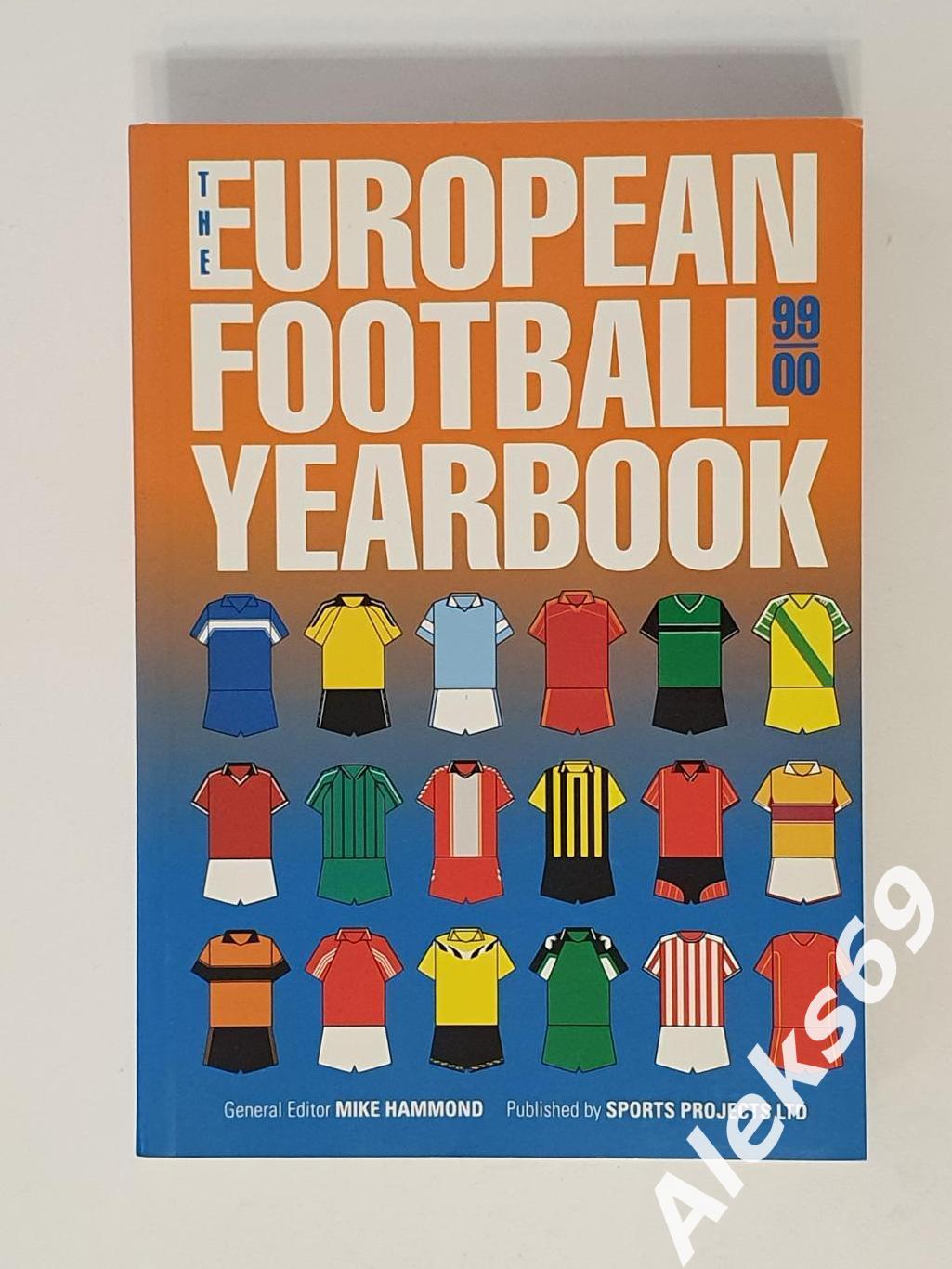 Иллюстрированный справочник THE EUROPEAN FOOTBALL YEARBOOK 1999-2000.