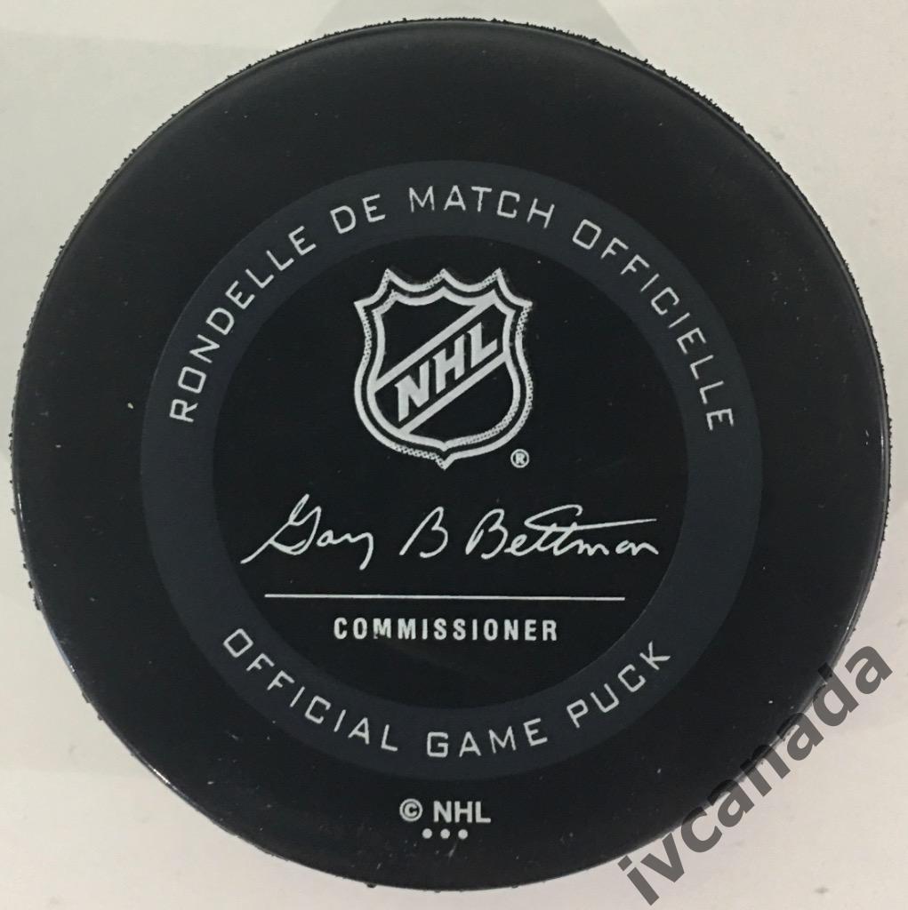 Официальная игровая шайба 2019-2020 Торонто Мейпл Лифс (Toronto Maple Leafs) NHL 1
