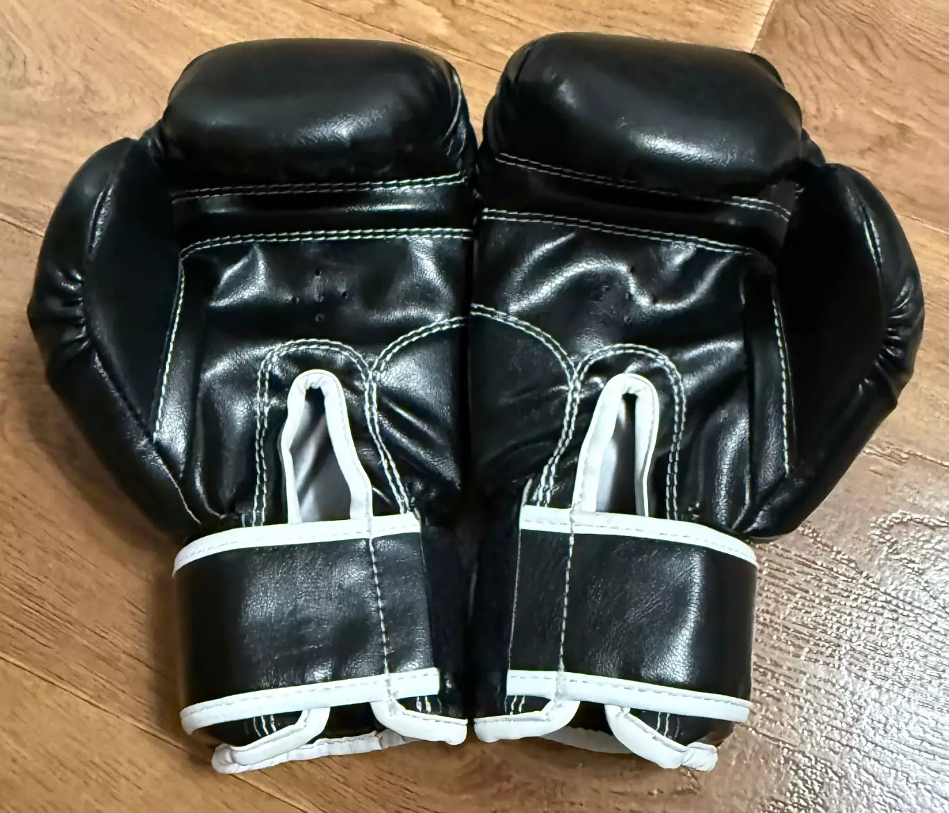 Перчатки боксерские с факсимильным автографом Александра Усика 2