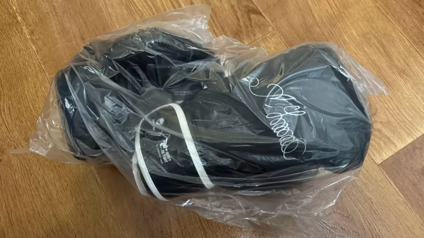 Перчатки боксерские с факсимильным автографом Александра Усика 3