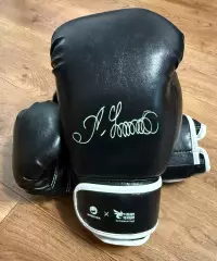 Перчатки боксерские с факсимильным автографом Александра Усика