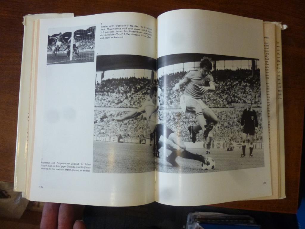 Книга - фотоальбом Чемпионат мира по футболу 1974 4