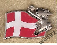 Знак ЧМ 1998 Франция (26) / Дания / Флаг / Официальный ARTHUS-BERTRAND