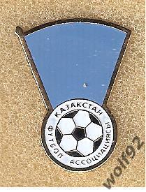 Знак Федерация Футбола Казахстан (2) / Пр-во Швеция 1990-00-е гг.