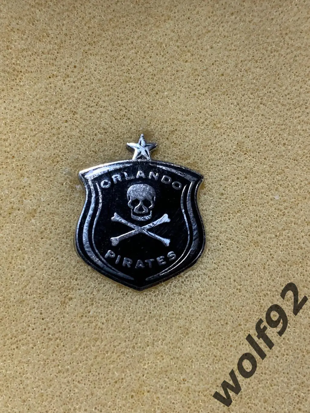 Знак ФК Орландо Пайретс ЮАР (1) / Orlando Pirates Football Club / 2013-14 1