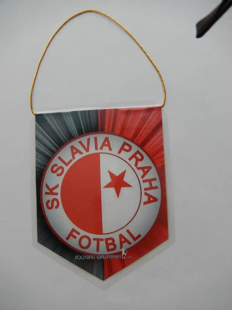 Вымпел Славия Чехия.
