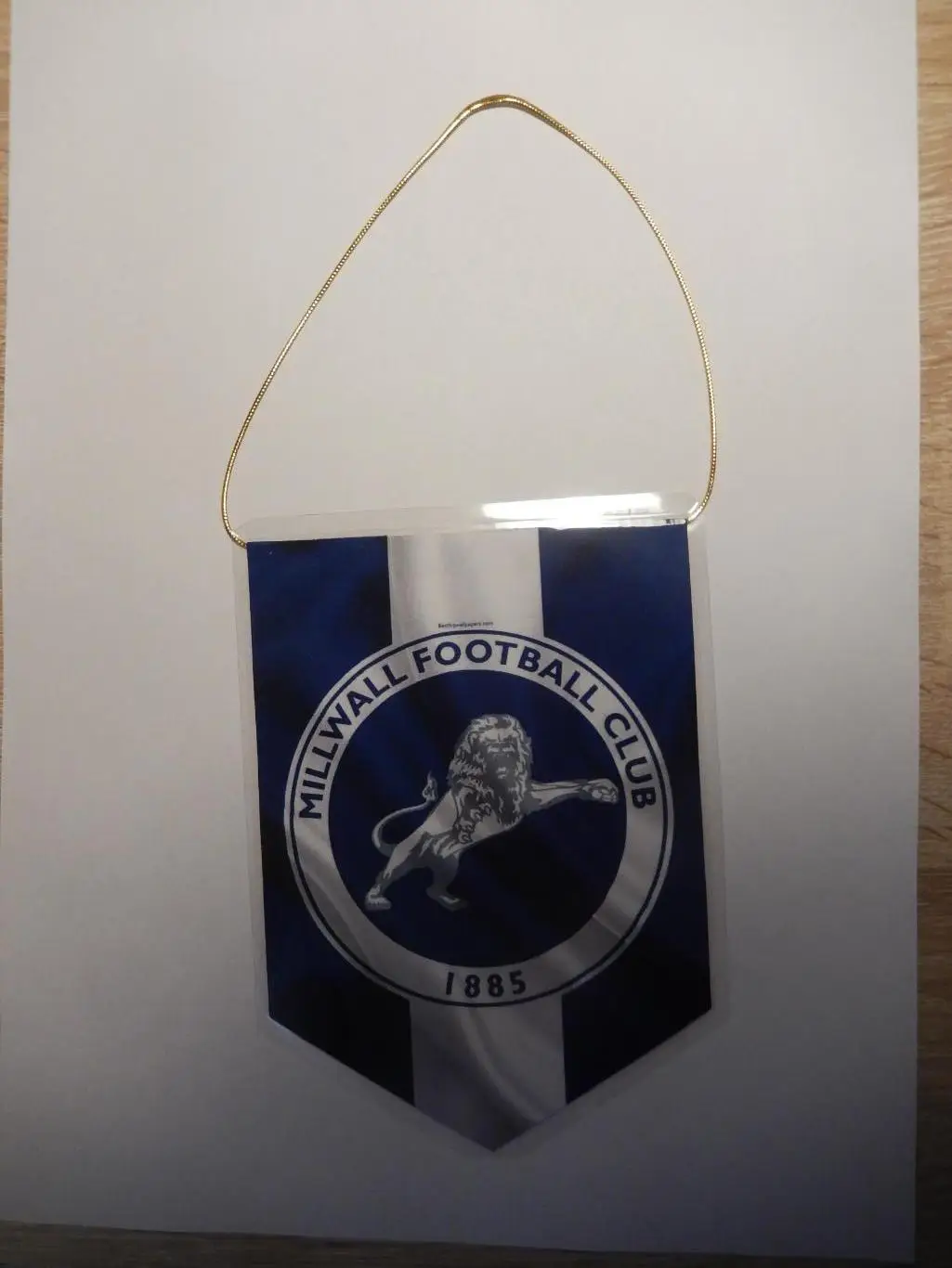 Вымпел ФК Миллуолл Англия.