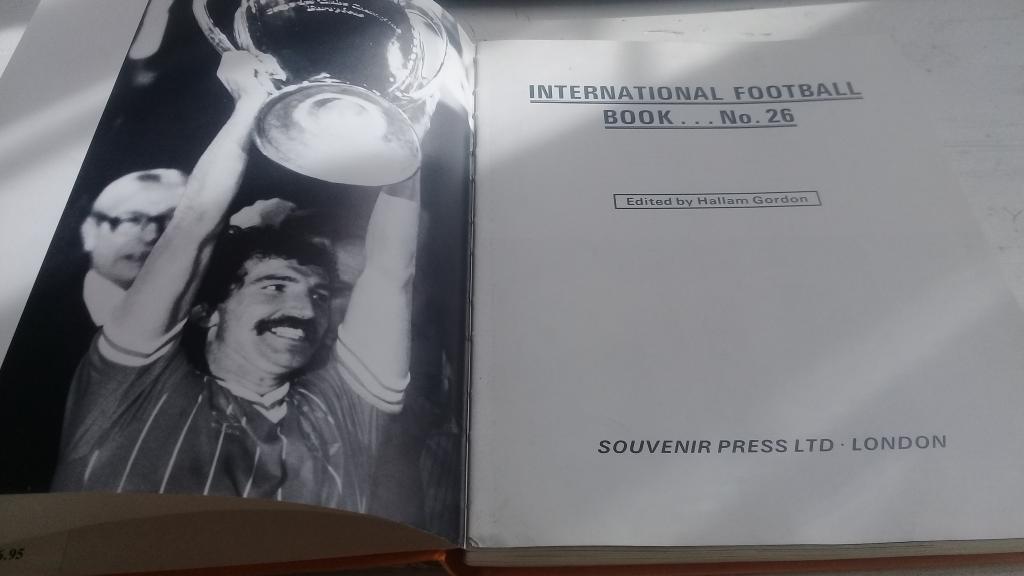 международная футбольная книга № 26 INTERNATIONAL FOOTBALL BOOK № 26 1