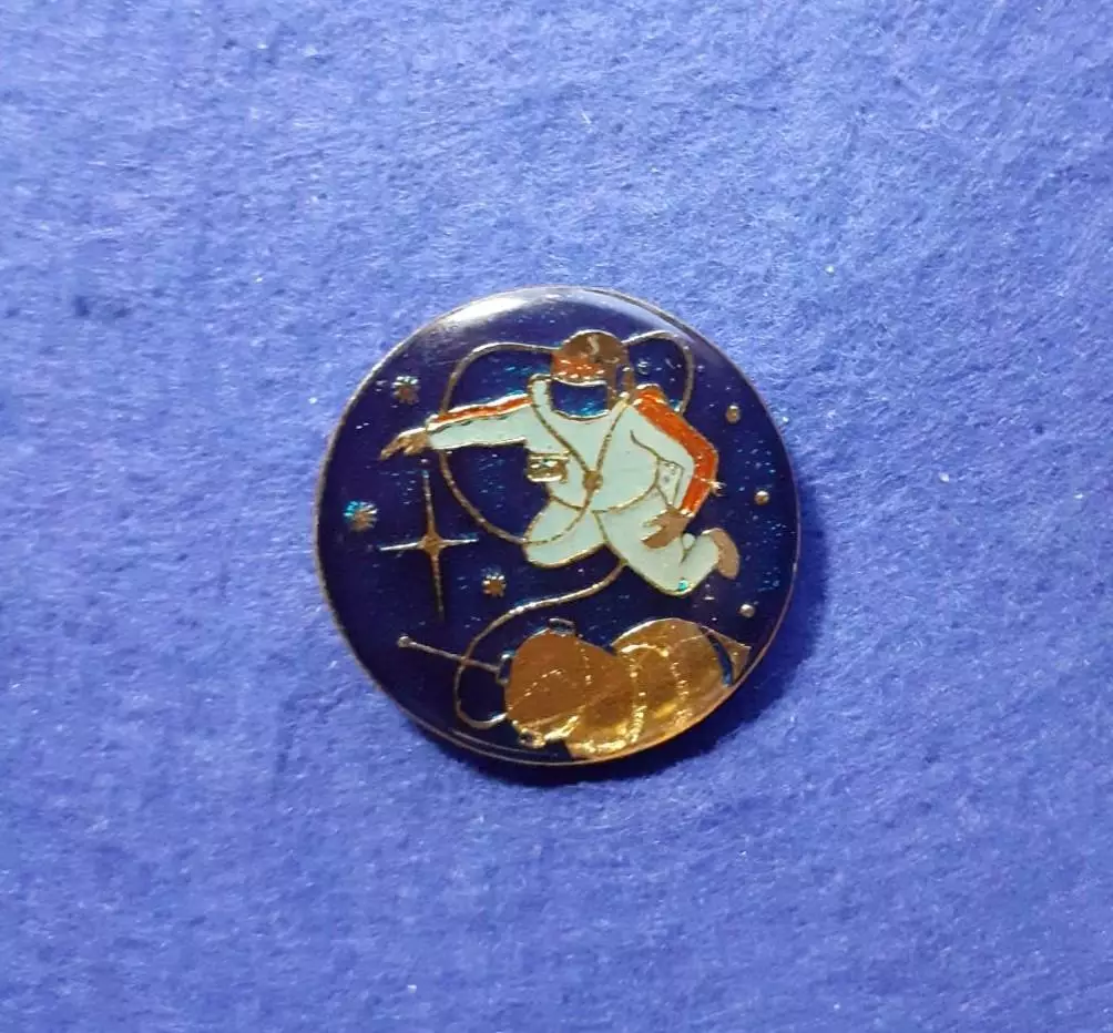 Космос (1519). Выход в открытый космос.