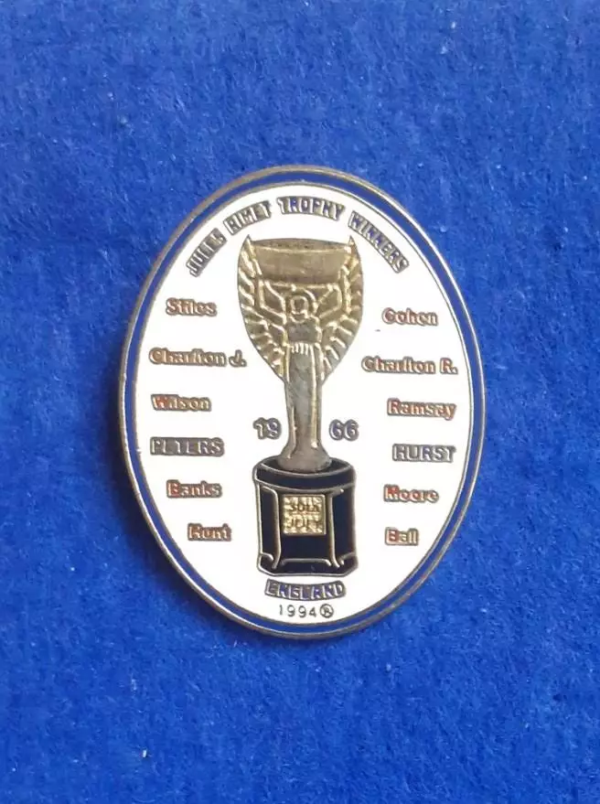Англия чемпион мира по футболу 1966 г. с перечнем фсех фамилий.
