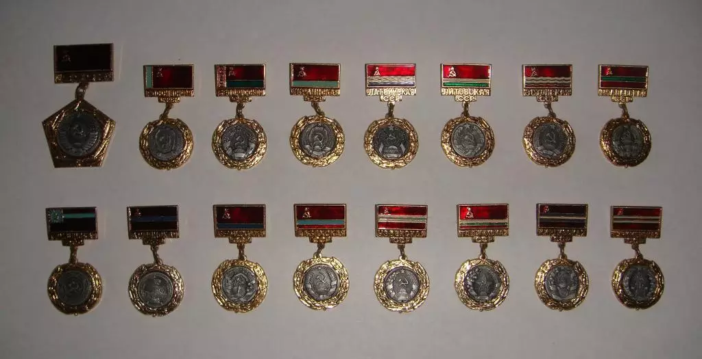 Гербы и флаги союзных республик СССР. 1993 г. Полный набор одним лотом. 2