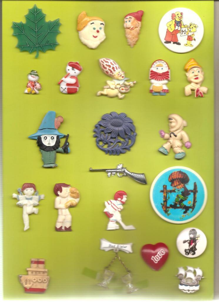 Коллекция винтажных детских значков из пластмассы. 136 шт. (110) См. описание. 4