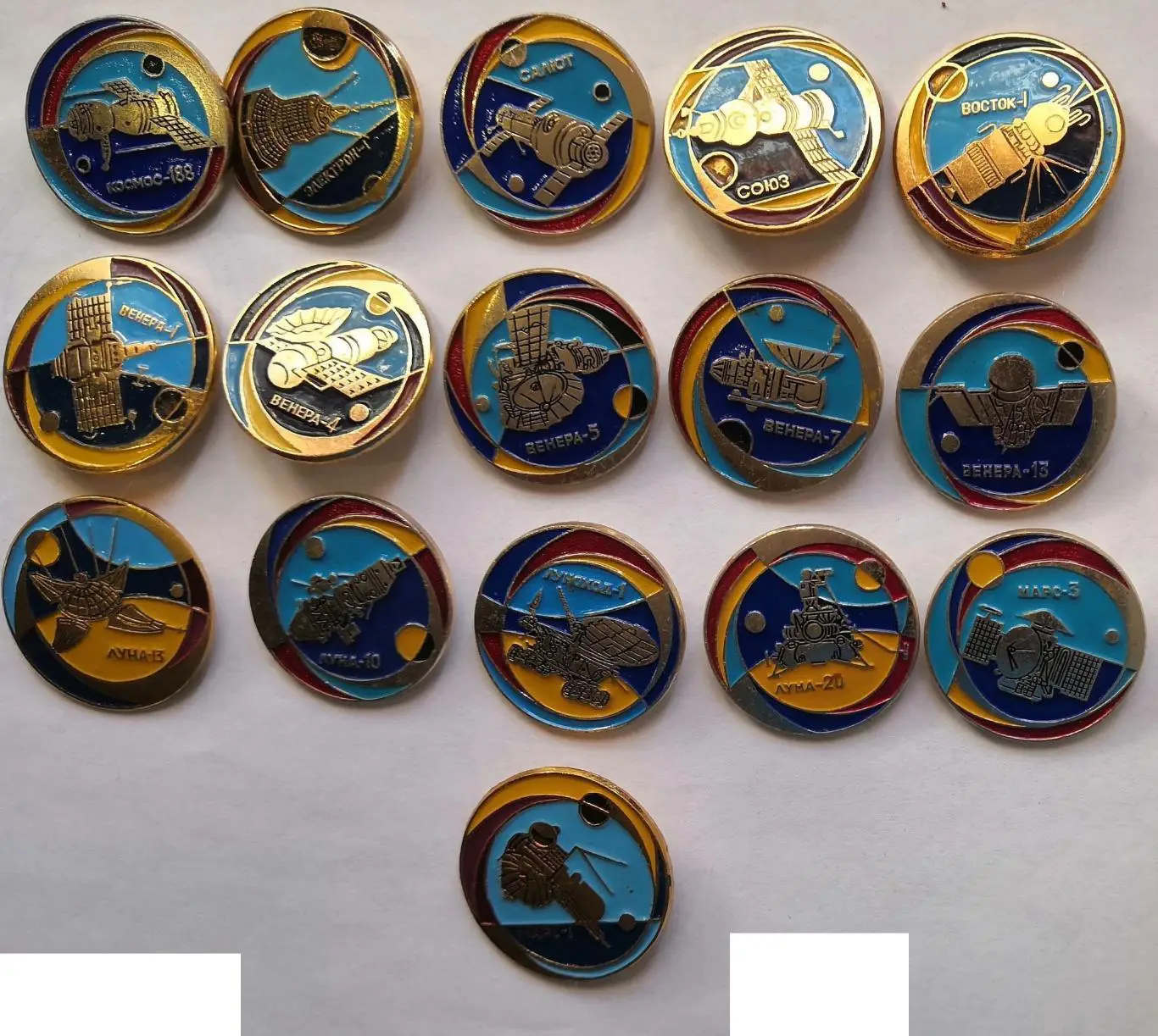 Космос (856-881). Набор: Советские космические спутники. 25 значков одним лотом. 4