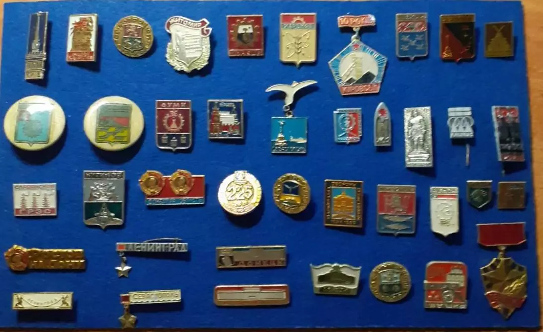 Значки. Города. Все с застежками. 40 х 4 = 160 грн.