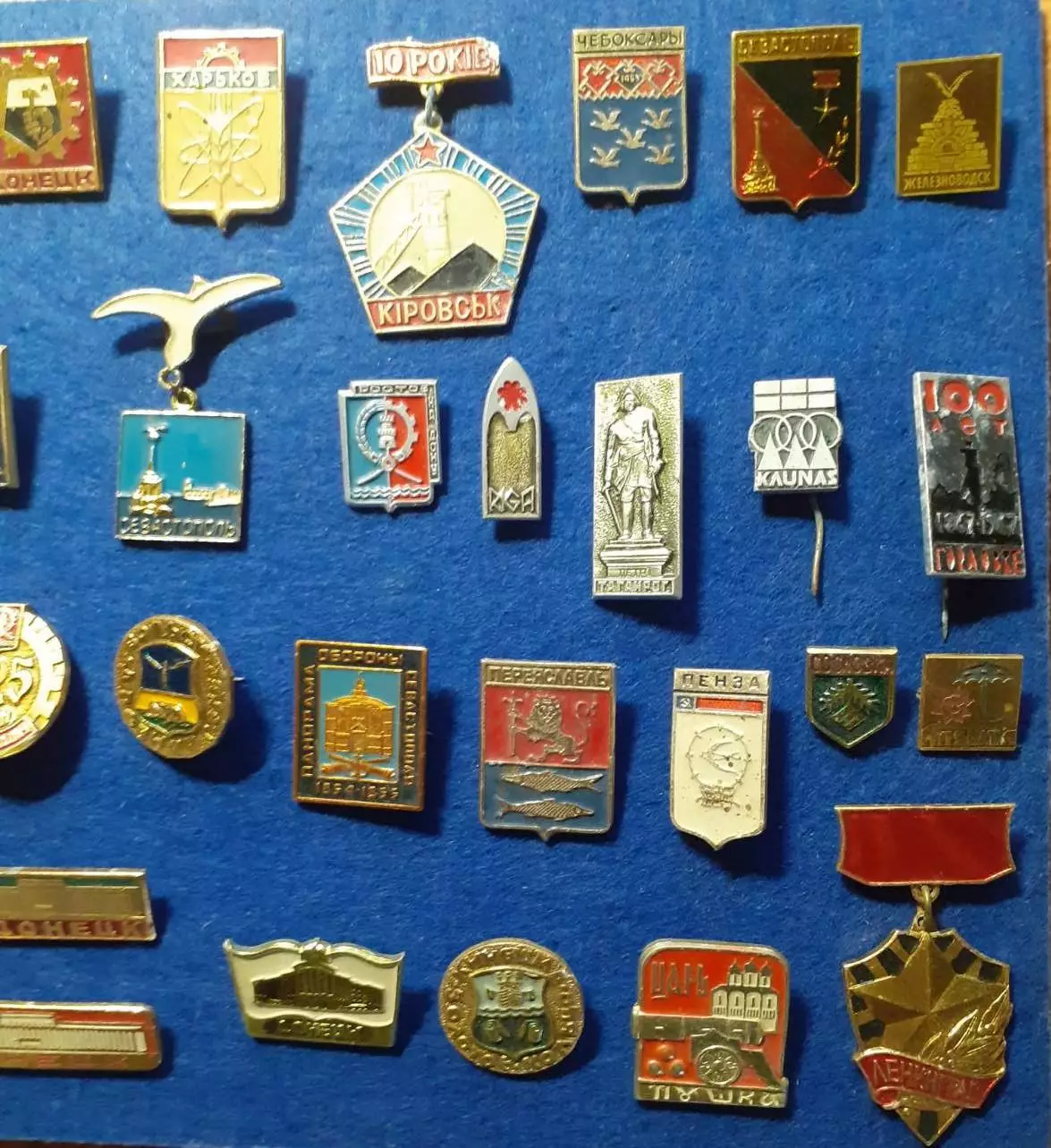 Значки. Города. Все с застежками. 40 х 4 = 160 грн. 2