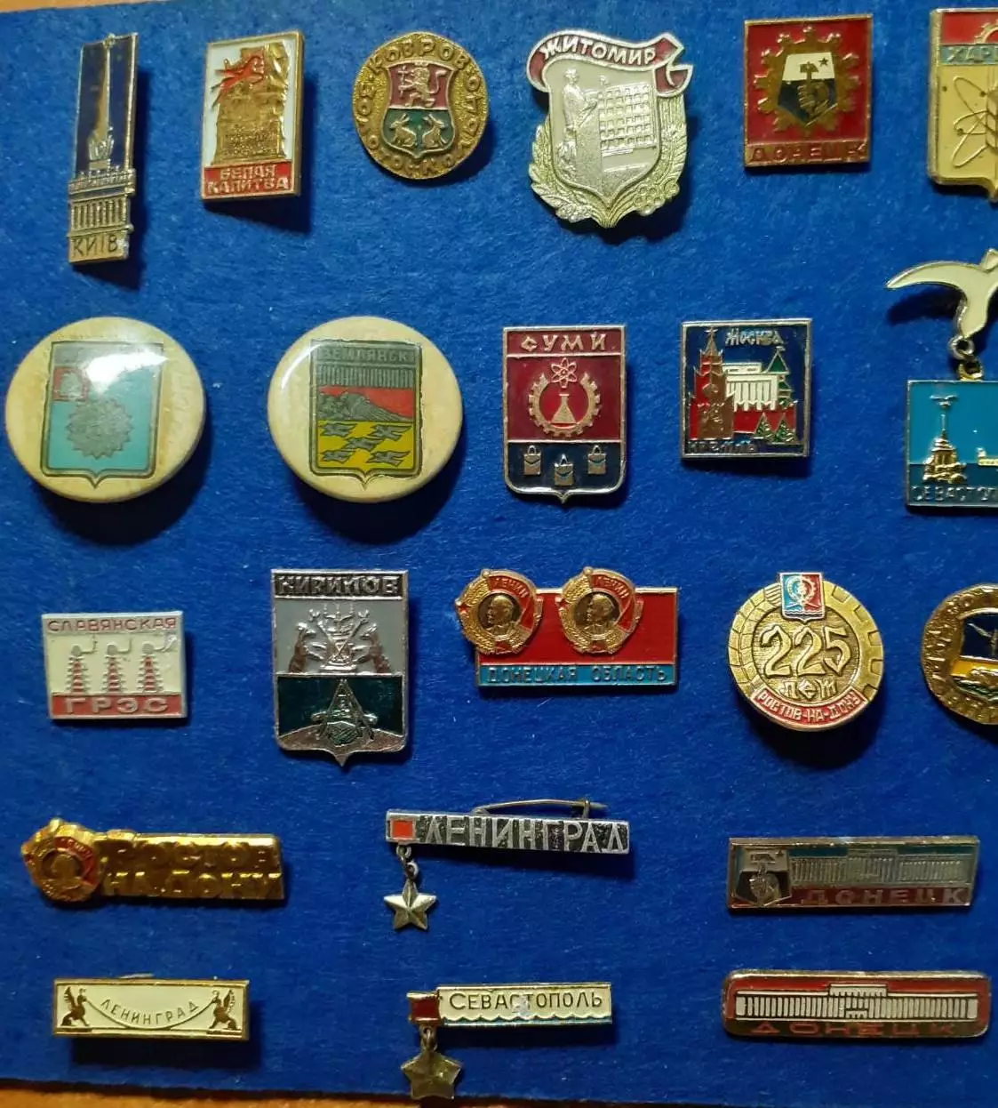 Значки. Города. Все с застежками. 40 х 4 = 160 грн. 1