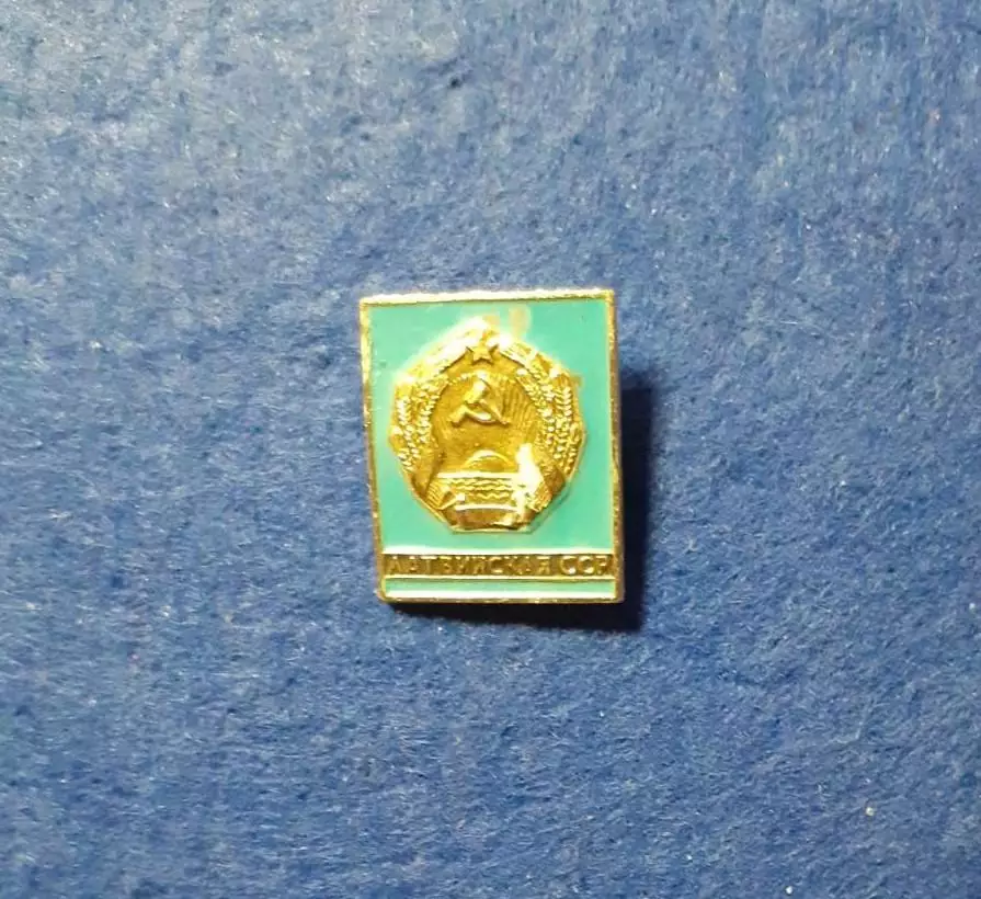 Герб Латвийской ССР.