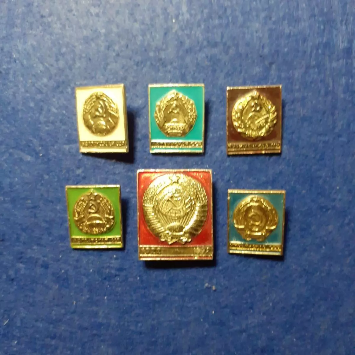 Герб СССР и гербы союзных республик. 6 значков одним лотом.