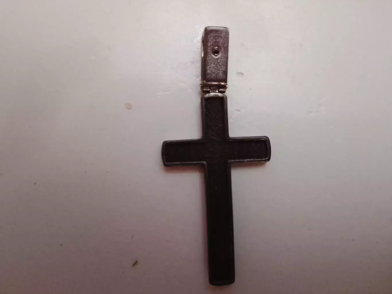 Крест с черным бриллиантом