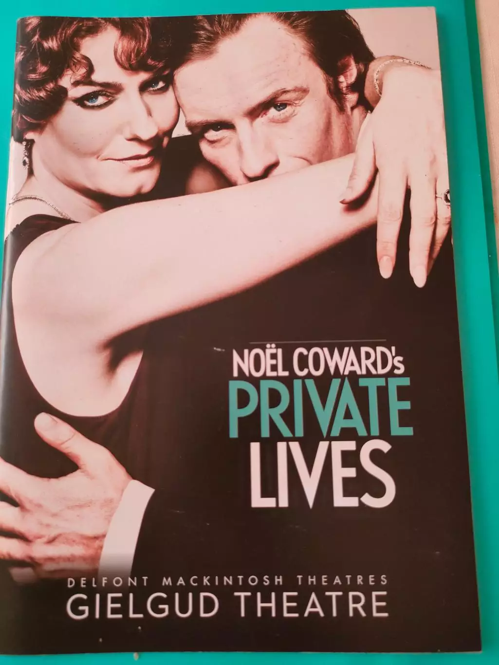Театральная программка - GIELGUD THEATRE - NOEL CIWARD'S PRIVATE LIVES.