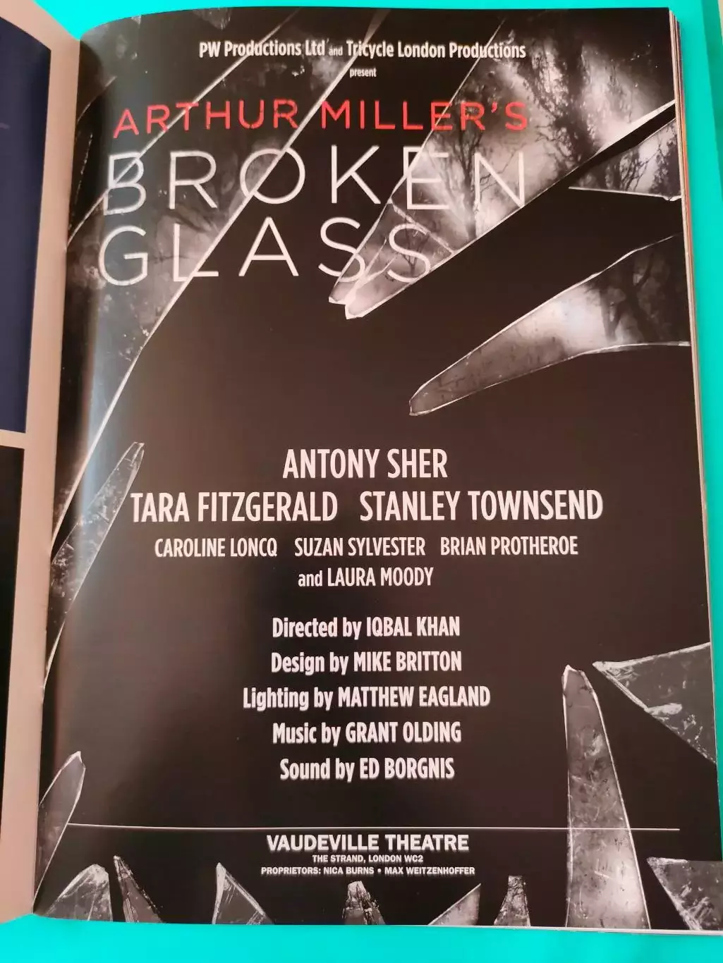 Театральная программка - VAUDEVILLE THEATRE - BRIKEN GLASS. 1