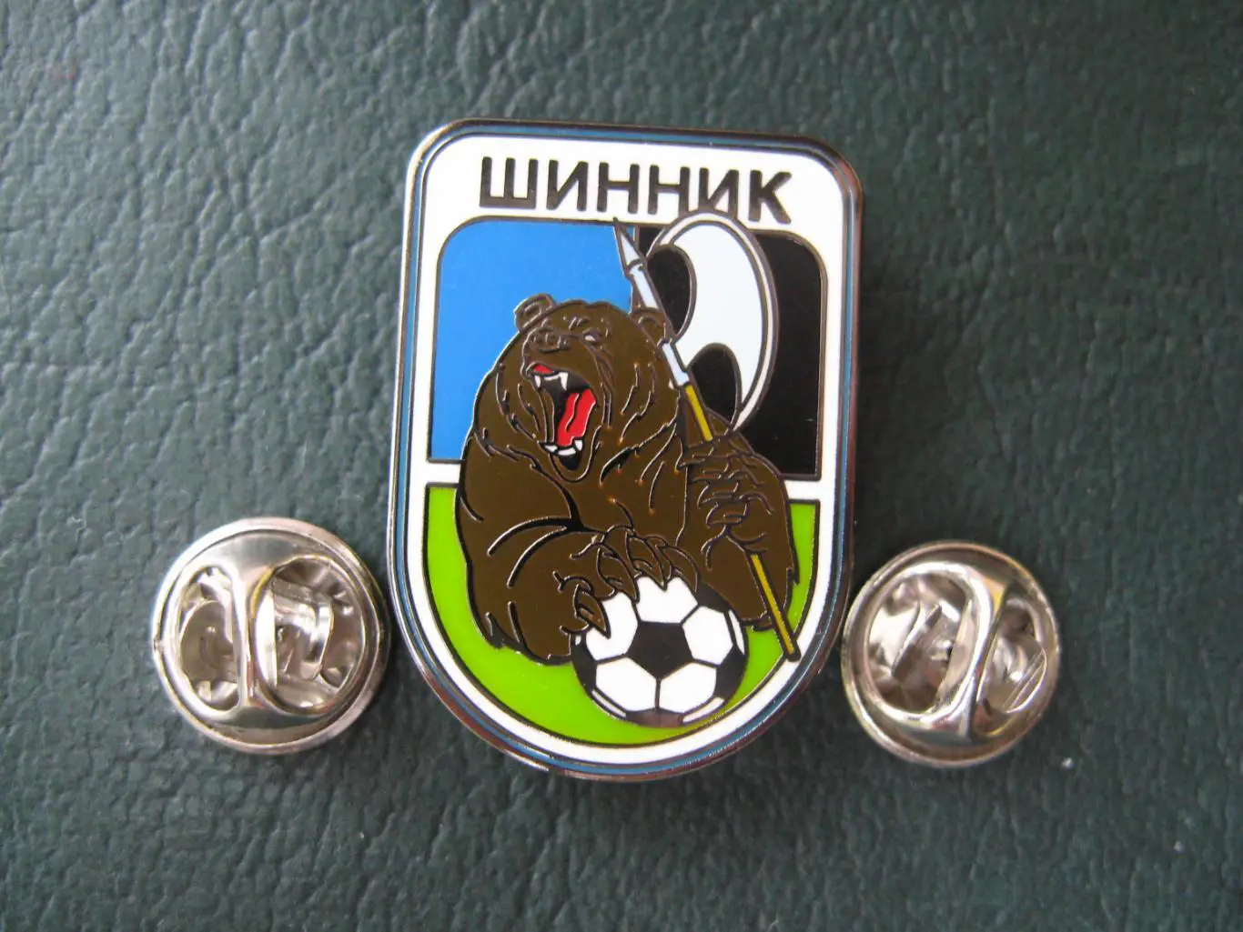 Значок ФК Шинник Ярославль (Медведь с секирой) 3