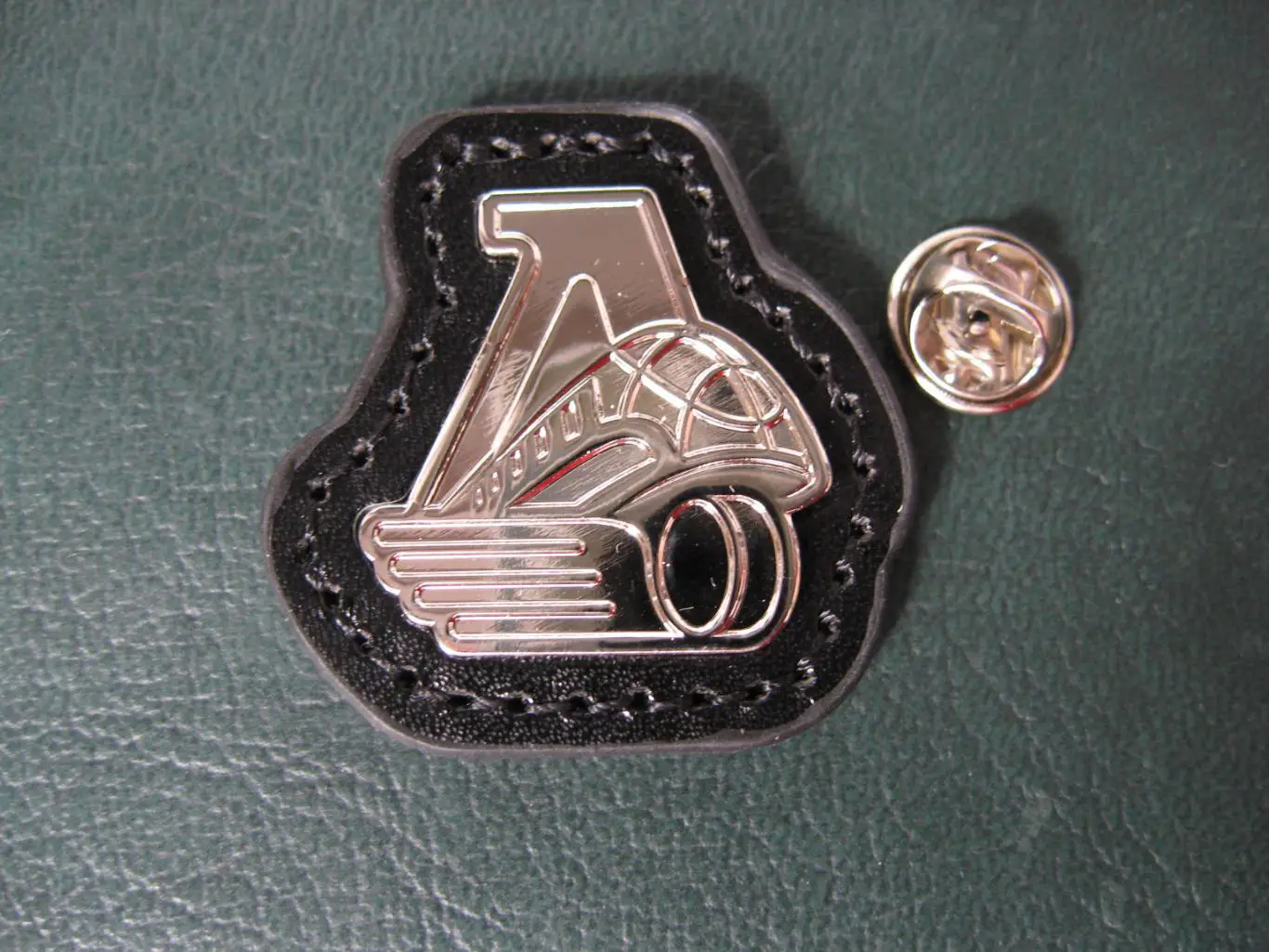 Значок ХК ЛОКОМОТИВ Ярославль (BLACK)