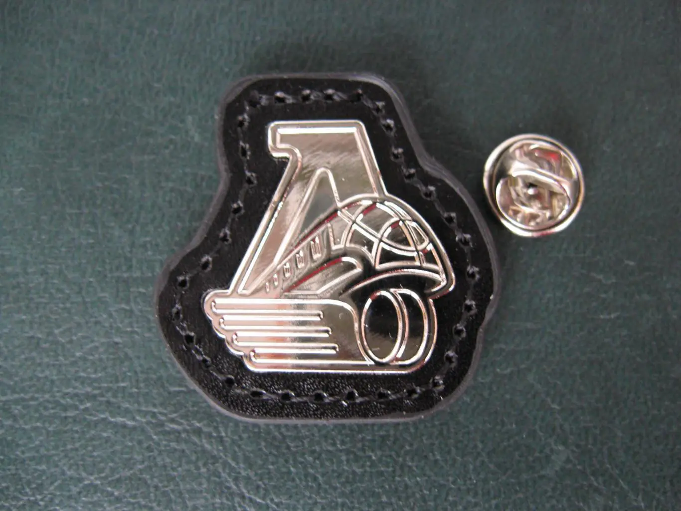 Значок ХК ЛОКОМОТИВ Ярославль (BLACK) 1