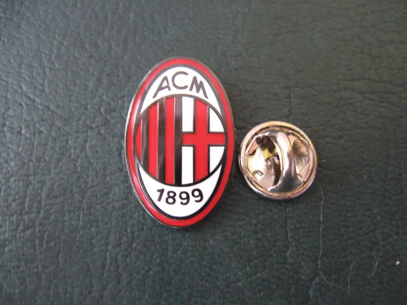 Значок ФК Милан Италия (Эмблема белая) 1