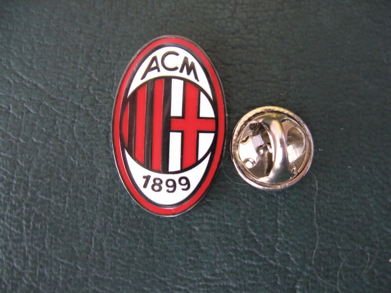 Значок ФК Милан Италия (Эмблема белая) 2
