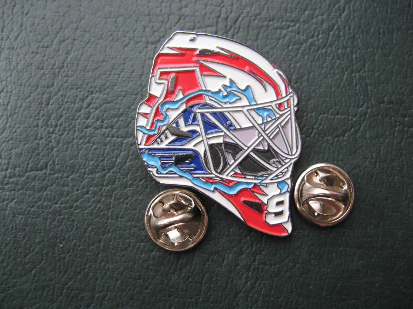 Значок ХК Локомотив ЯРОСЛАВЛЬ (Шлем Исаева)