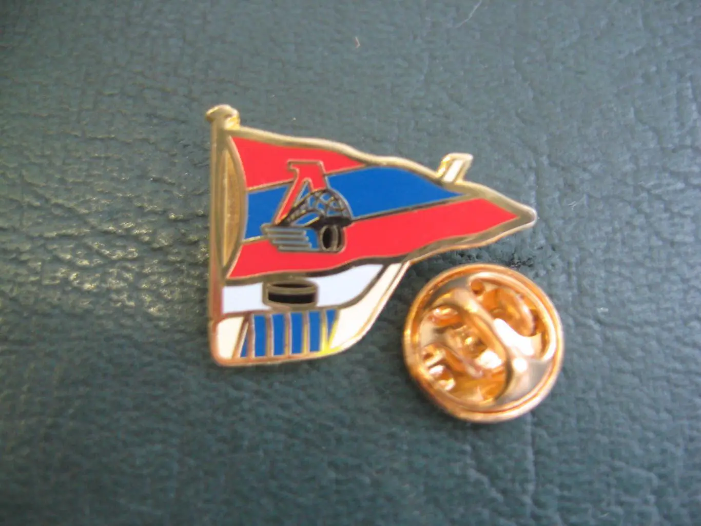 Значок ХК ЛОКОМОТИВ Ярославль (флажок синий)