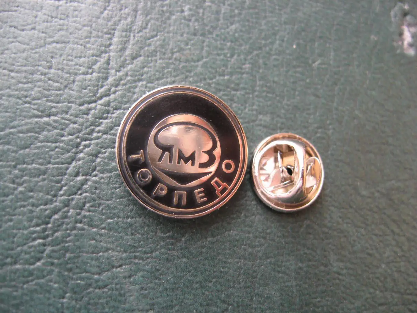 Значок ХК Торпедо Ярославль (чёрный) 1