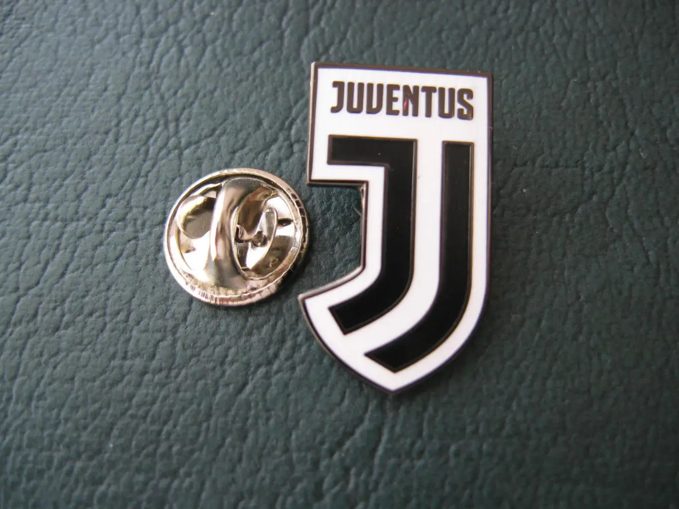 Значок ФК Ювентус Италия (Эмблема белая) 1