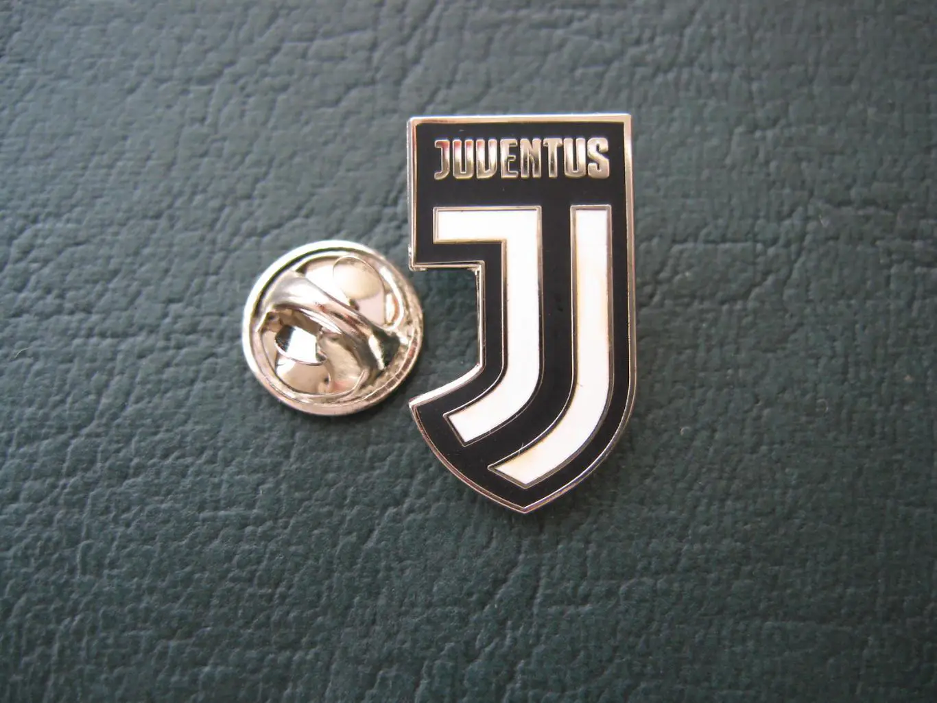 Значок ФК Ювентус Италия (Эмблема чёрная)