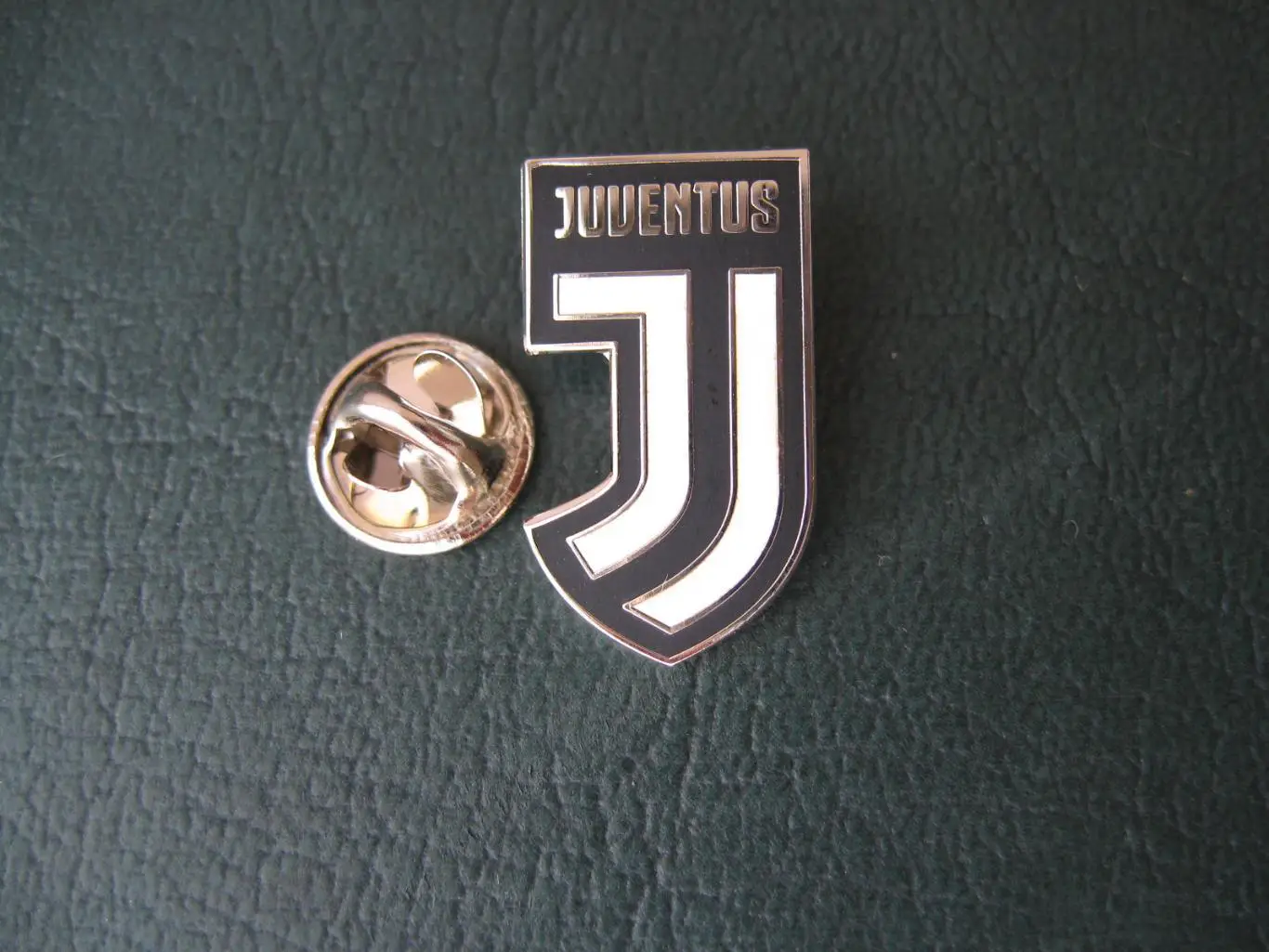 Значок ФК Ювентус Италия (Эмблема чёрная) 1