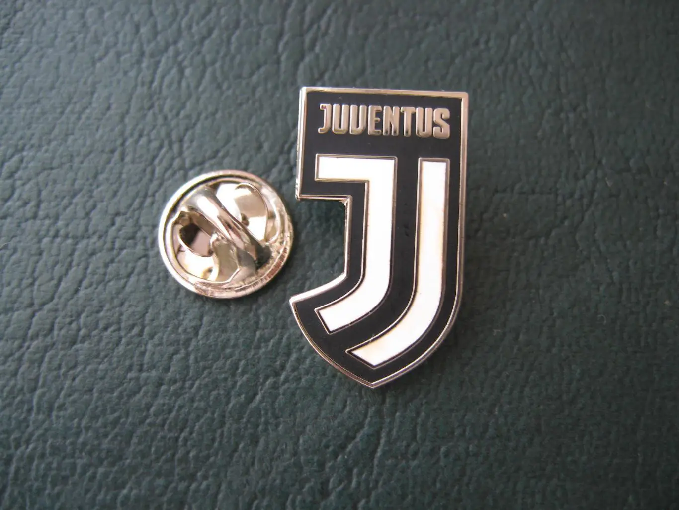 Значок ФК Ювентус Италия (Эмблема чёрная) 2