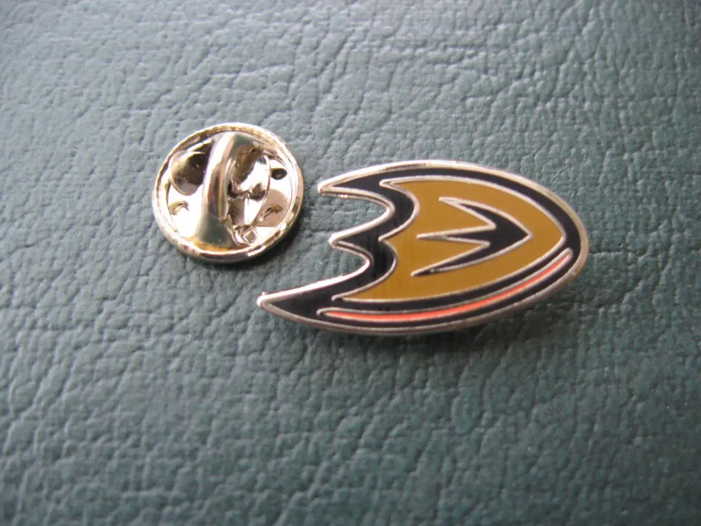 Значок ХК Анахайм Дакс (След лапы) 1