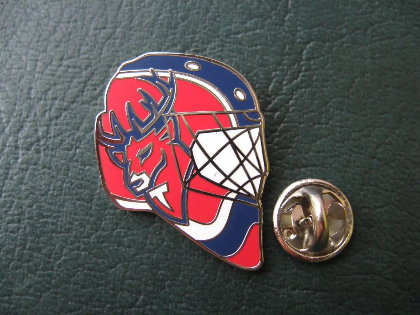 Значок ХК Торпедо Нижний Новгород (Шлем) 3