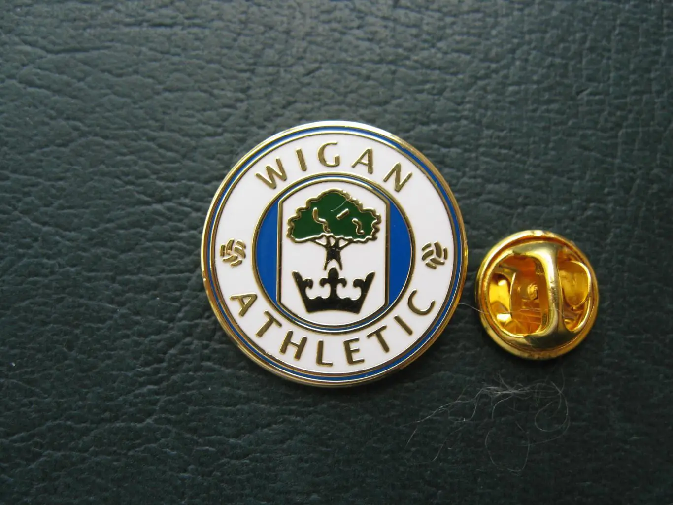 Значок ФК Уиган Атлетик Уиган (Логотип) 1