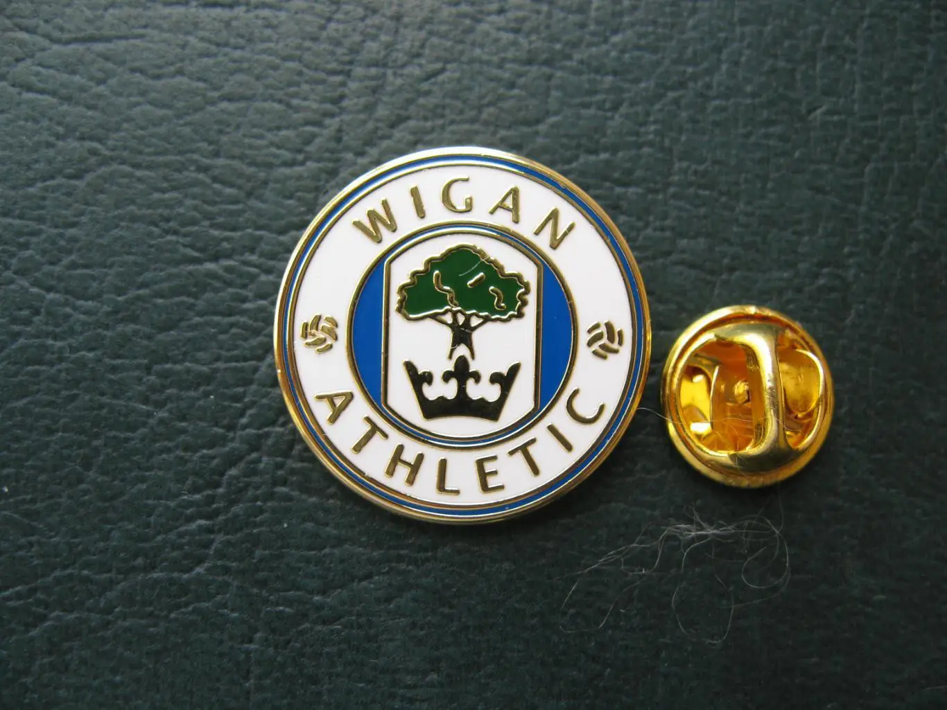 Значок ФК Уиган Атлетик Уиган (Логотип) 2