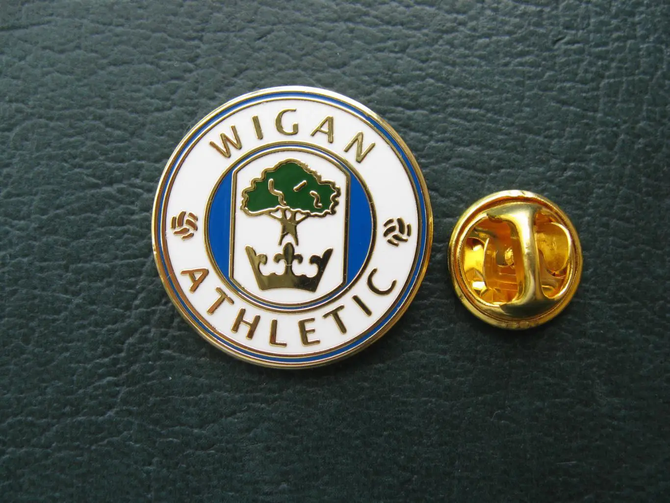 Значок ФК Уиган Атлетик Уиган (Логотип) 3