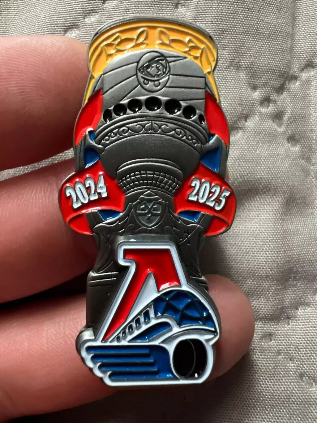 Значок ХК Локомотив (Ярославль) Кубок Гагарина 2024 - 2025 2