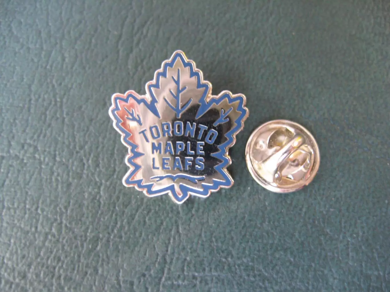 Значок ХК Торонто Мэйпл Ливс (Эмблема серебро)