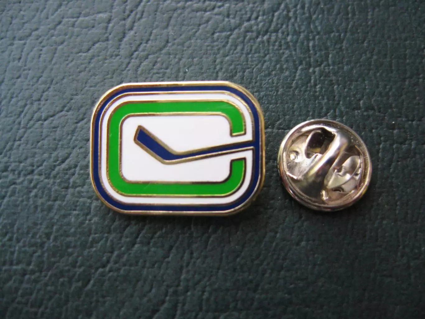 Значок ХК Ванкувер Кэнакс (Логотип с клюшкой) 1