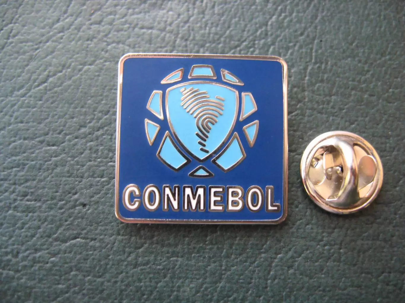 Значок Конфедерация Футбола Южной Америки (CONMEBOL) 1