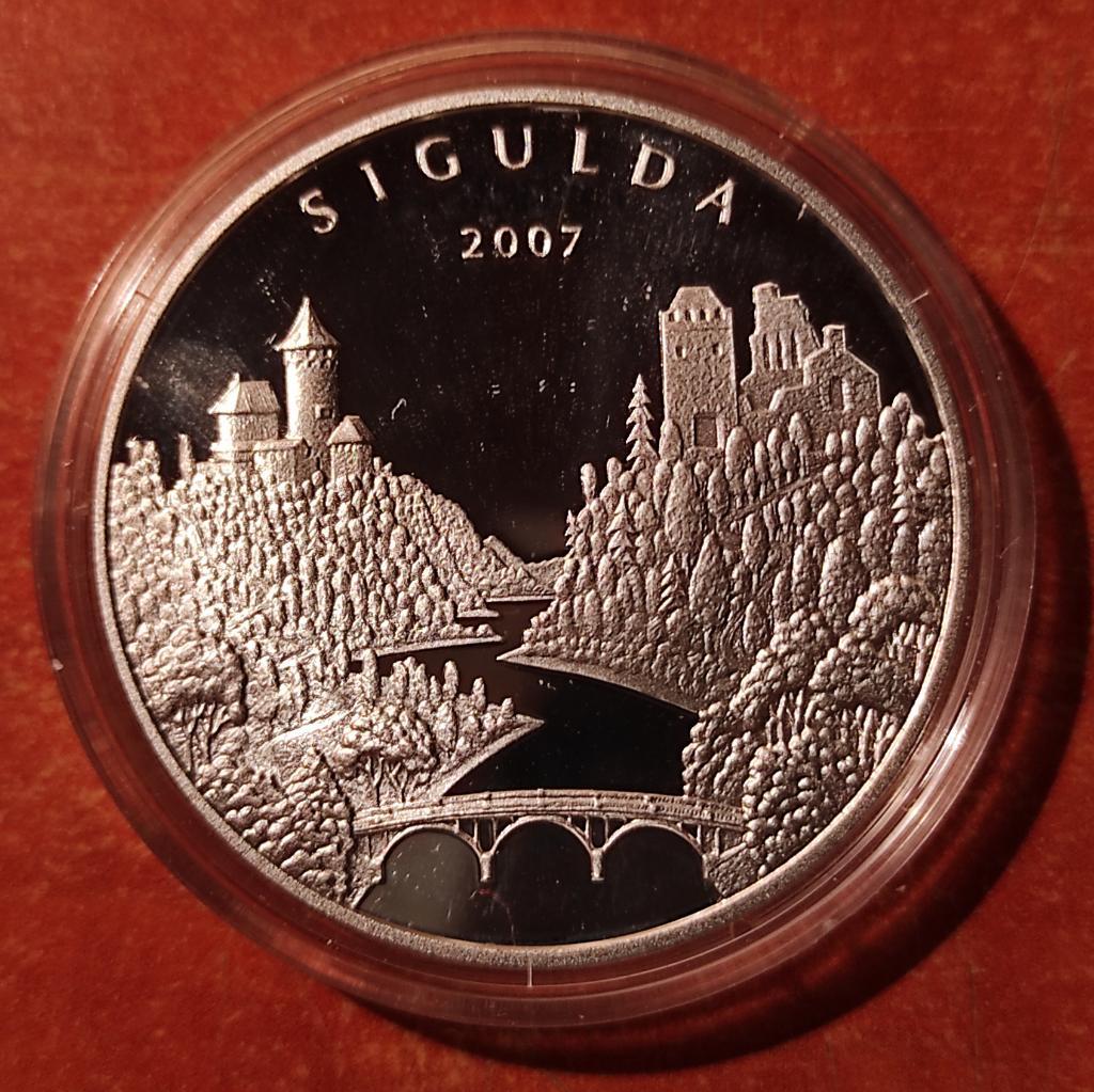 Латвия 2007 год. 1 лат. Город Сигулда. Серебро 925 проба
